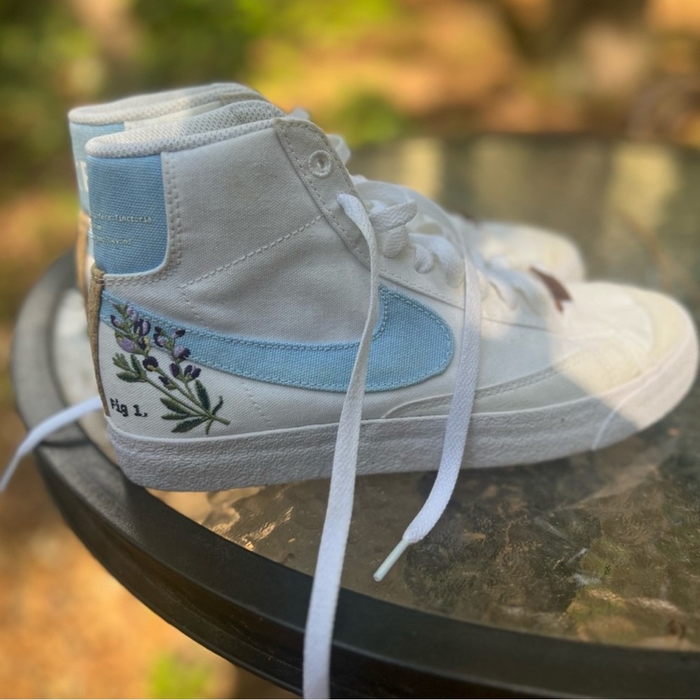 Nike Women's White and Light Blue Floral High-Tops